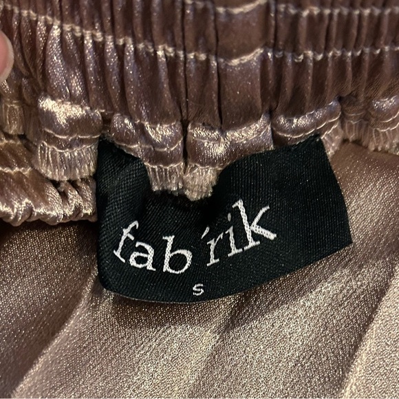 Rose gold fabrik size small silky skirt size small - Picture 2 of 4